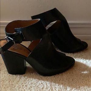 Arturo Chiang black leather open toe booties!